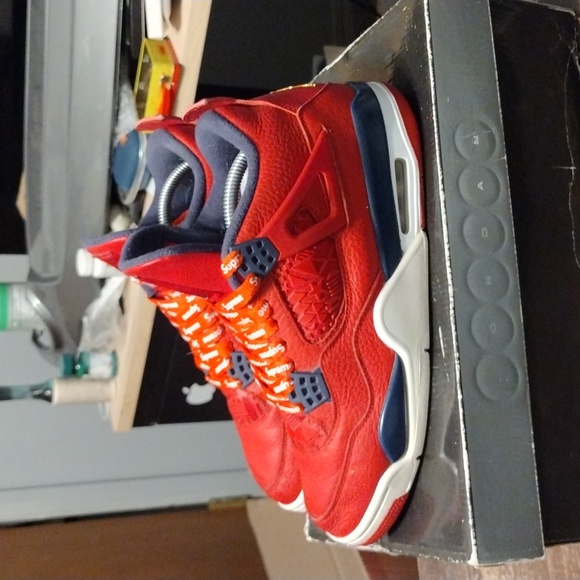 Jordan 4 retro Fiba (2019). Size 9.5m - Picture 4 of 7